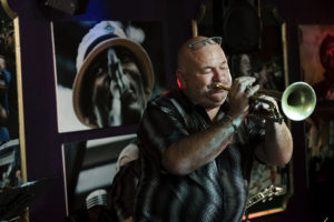England, Birmingham, 22-07-17 Les Zauto in The Windsor Theatre Bar. © Photo Merlin Daleman